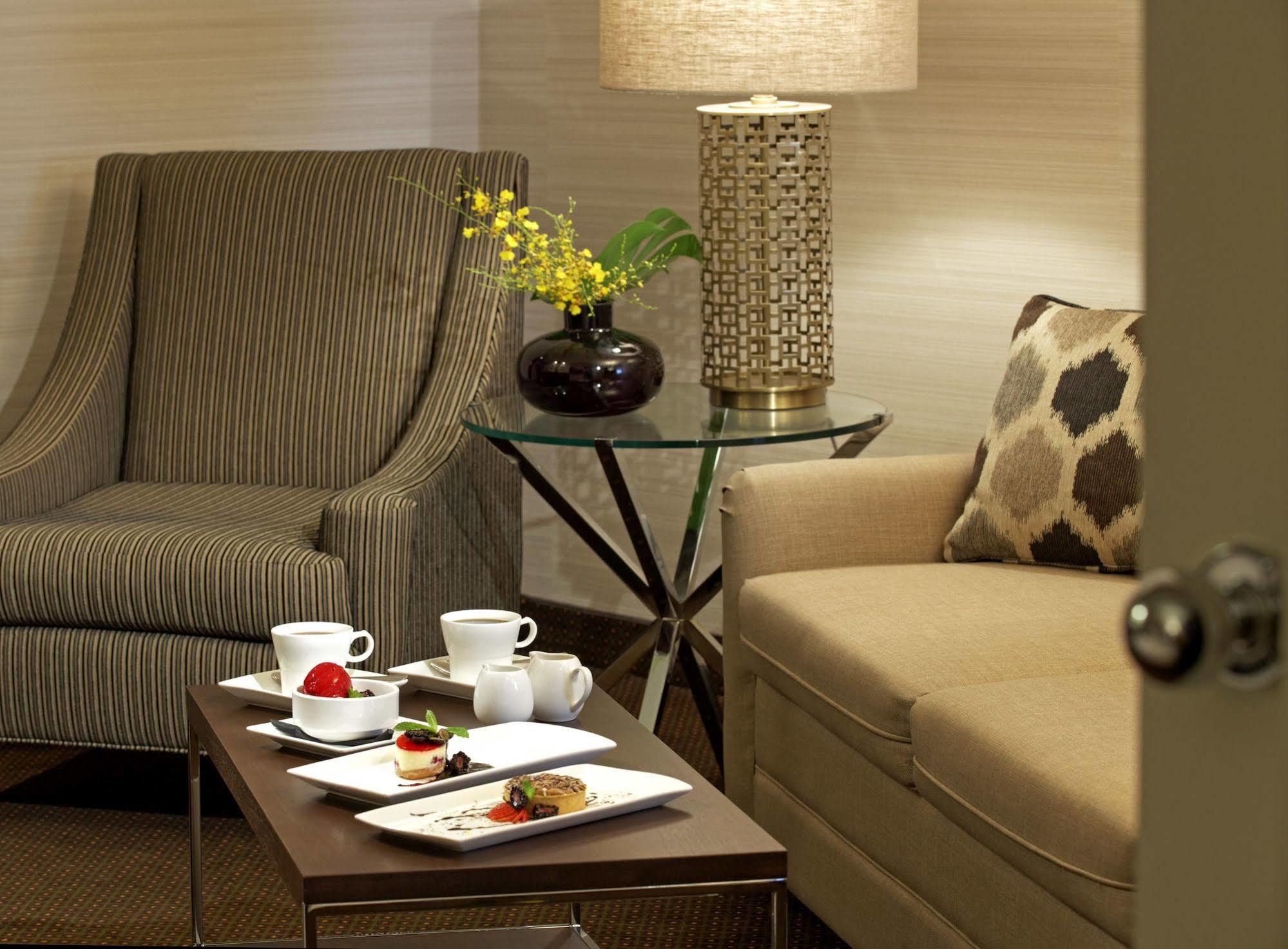 Cambridge Suites โตรอนโต ภายนอก รูปภาพ