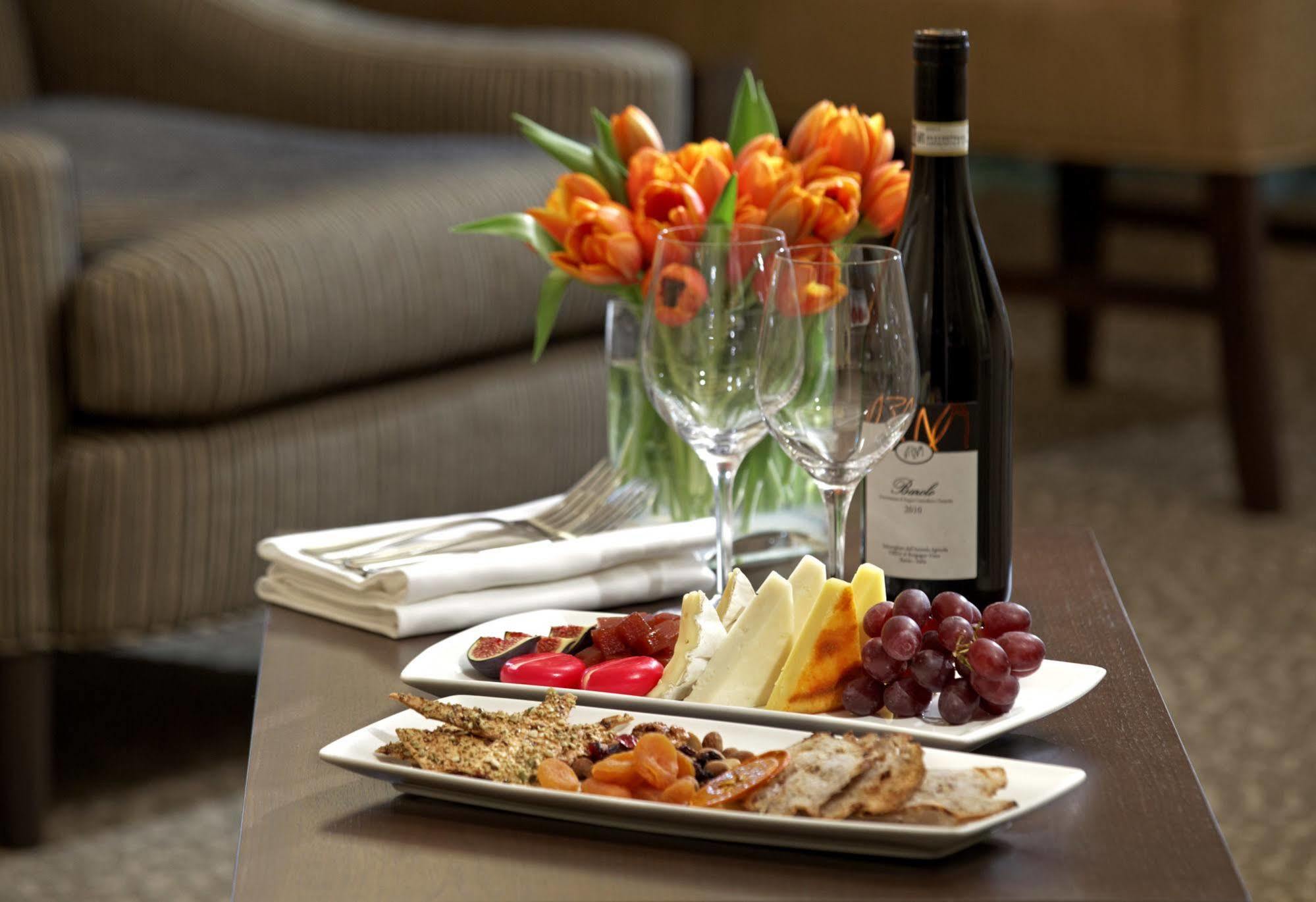 Cambridge Suites โตรอนโต ภายนอก รูปภาพ
