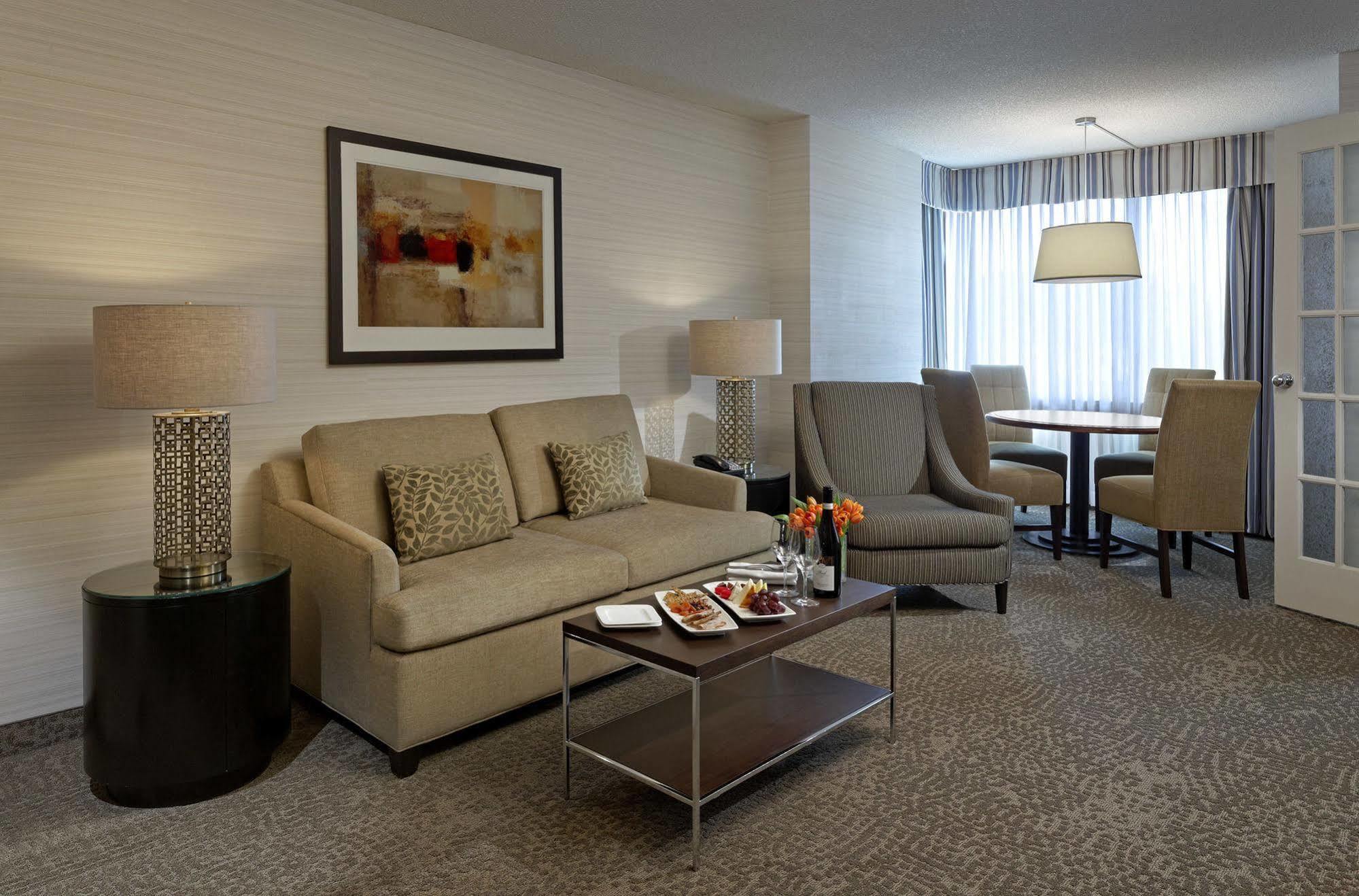 Cambridge Suites โตรอนโต ภายนอก รูปภาพ